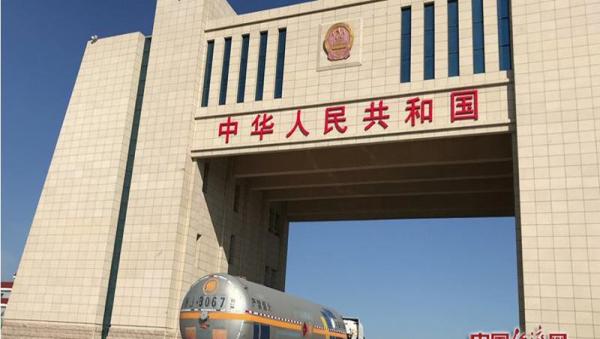 新疆阿拉山口"一带一路"开门迎客来 坚守国门初心永不改