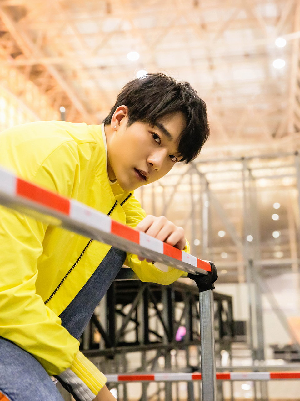 马思超的7张照片,拍照姿势很随意,简单纯朴不做作!