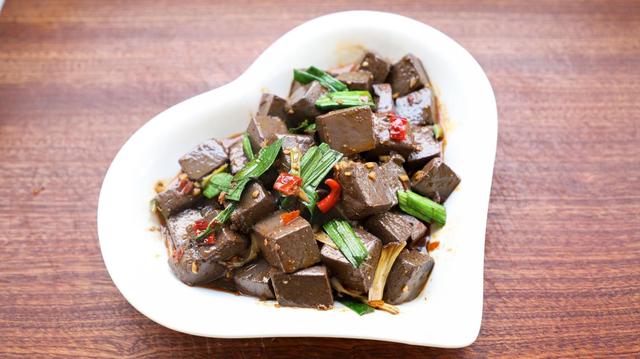 教你羊血的家常做法,色香味浓有食欲,温补润肺效果好