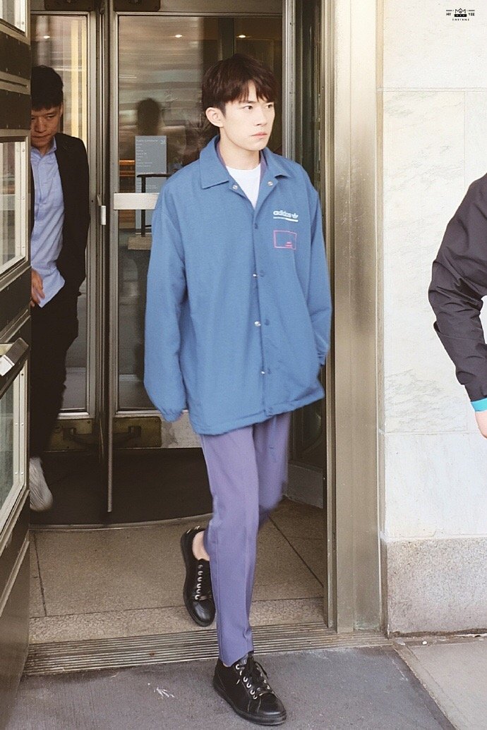 易烊千玺时尚大师的潮流 九分裤 露脚踝的时尚感