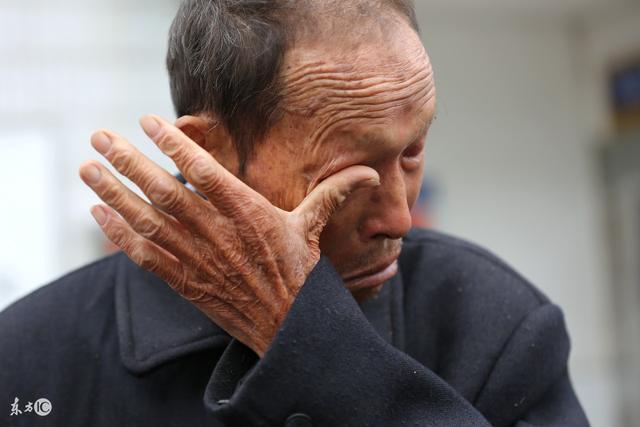 老来难,老来难,50岁以后的农村老人最难,没医保没退休金更没钱