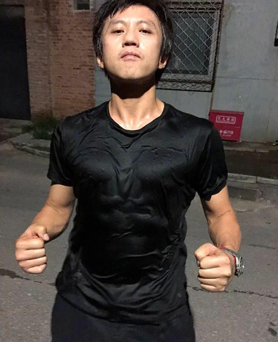 邓超秀腹肌,张一山神评论