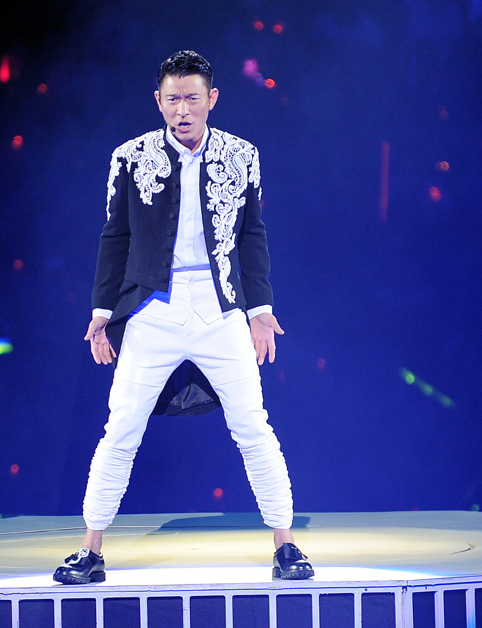 刘德华2024成都演唱会官宣# 华仔官宣啦!