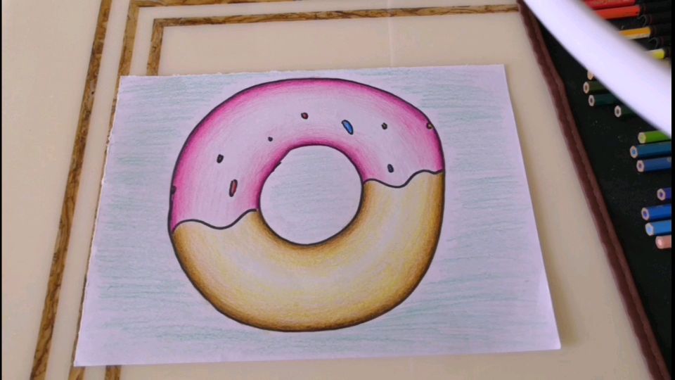 彩铅手绘画《好吃的甜甜圈》