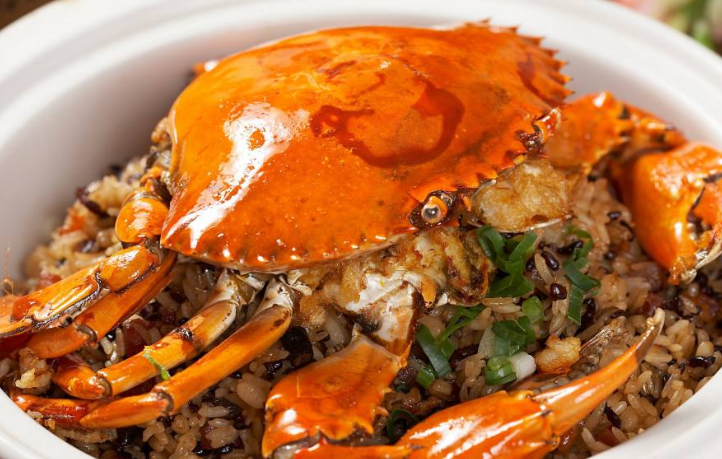 砂锅螃蟹,一道美味的粤菜系菜肴,保证满足你的口味