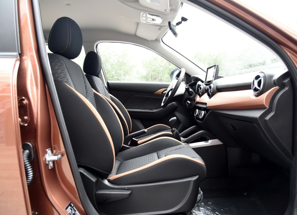 带大家饱览一款绅宝x35手动精英版