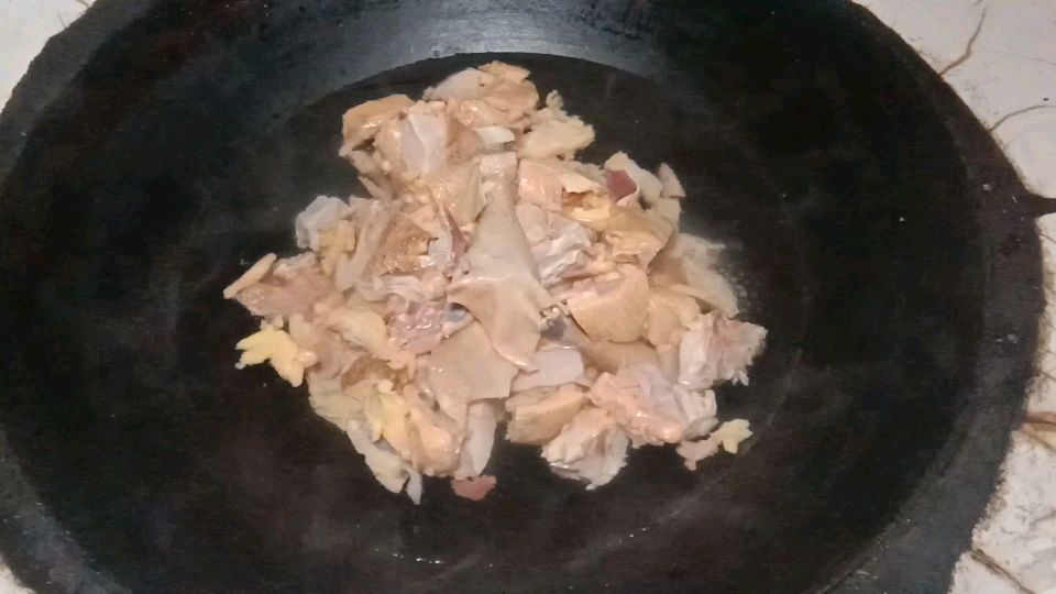 教你怎样用农村的柴火灶和炭炉,熬出一碗营养而又美味的老母鸡汤