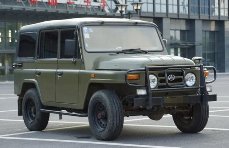 关于北汽bj212这款经典的硬派越野车,可以说是很多人儿时的一个梦想