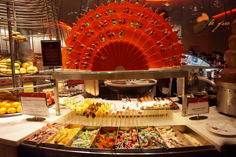 迪拜这家网红自助餐厅简直划算到爆,食物新鲜,甜品不要太好吃!