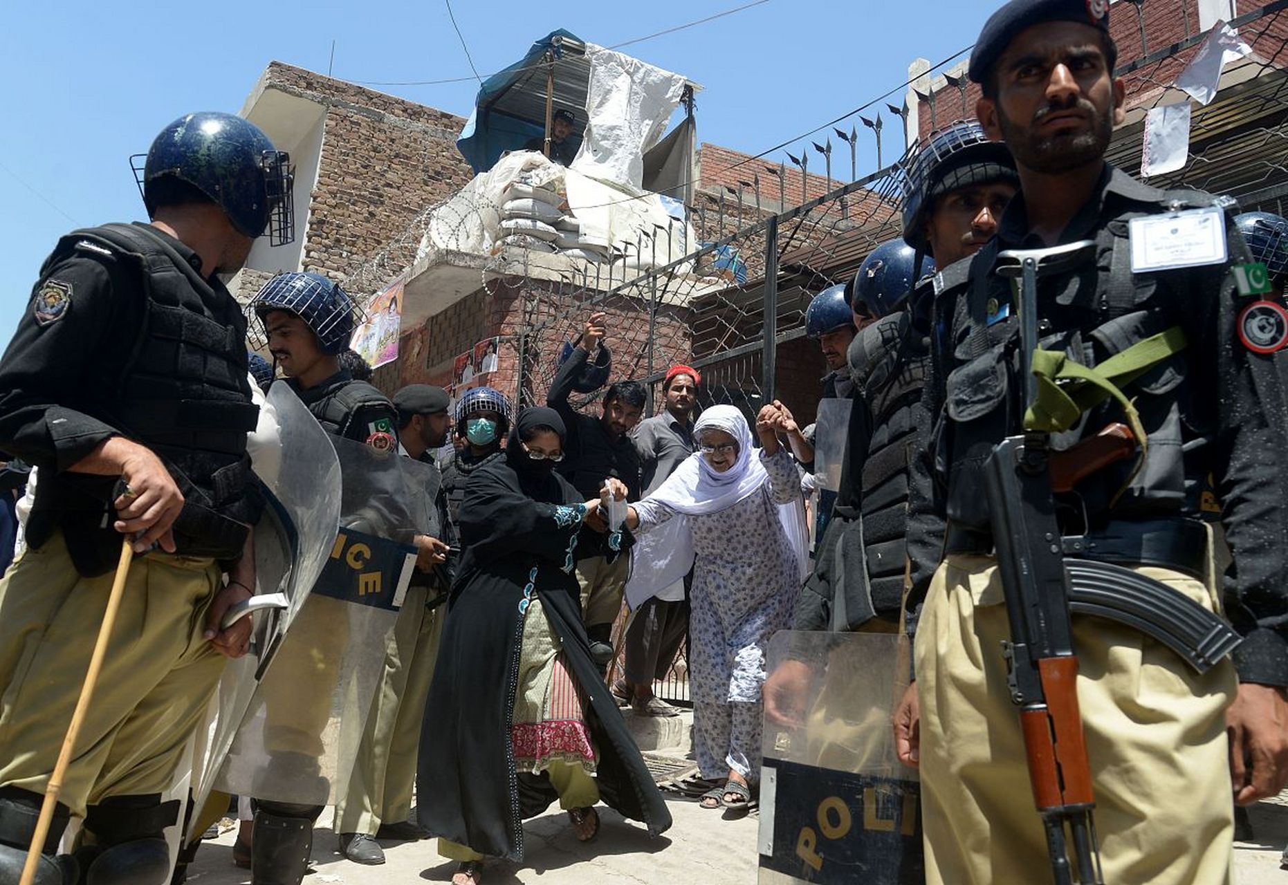 巴基斯坦反恐压力  97巴基斯坦海军基地遭恐袭,军方反恐压力再升级!