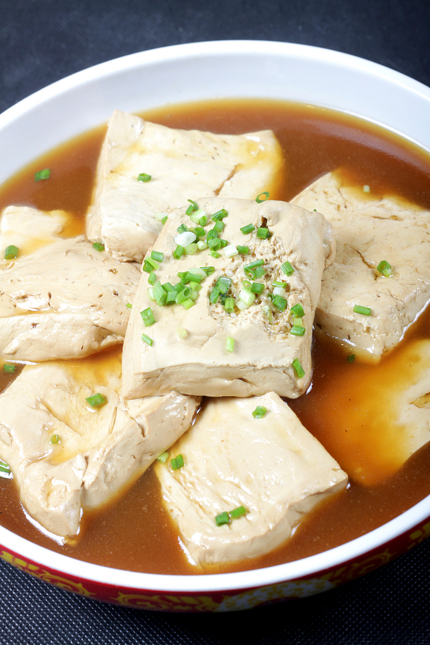 水豆腐营养丰富,可搭配各种食材食用,增强免疫力,预防心血管疾