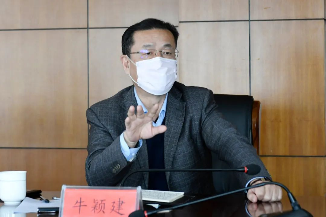 县委书记牛颖建就文昌大街西连段道路绿化这样讲.