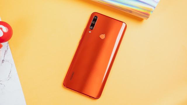 华为畅享10 plus赤茶橘图赏:犹如晨曦 暖于手心