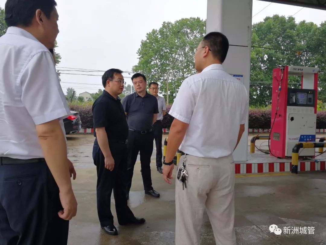 新洲区长刘润长检查燃气安全