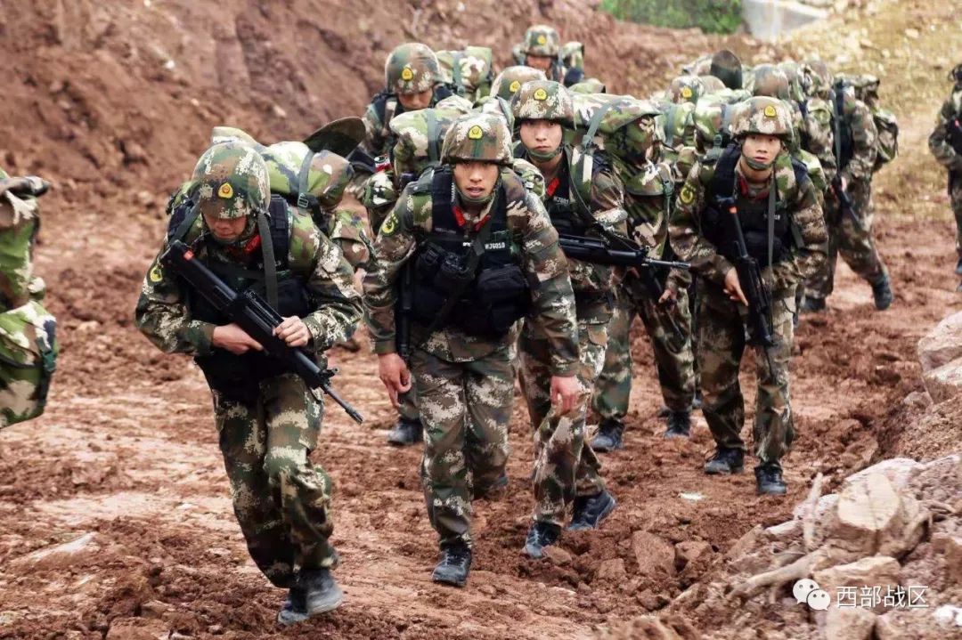 武警成都支队容错纠错机制 激扬官兵强军志向