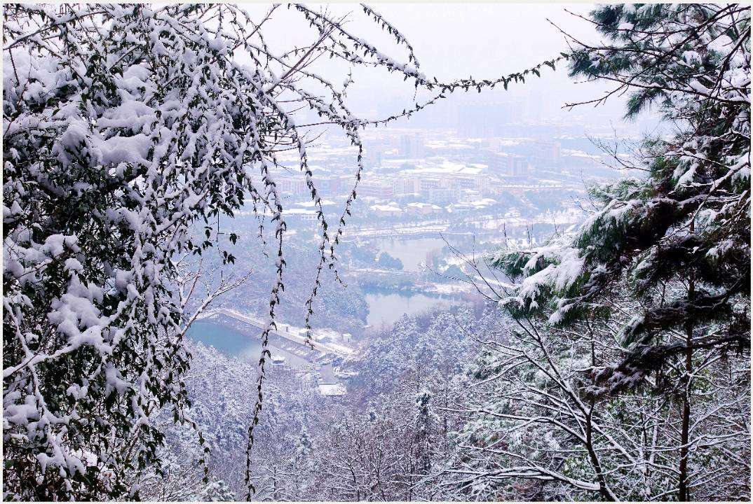 宣城敬亭山五峰雪景