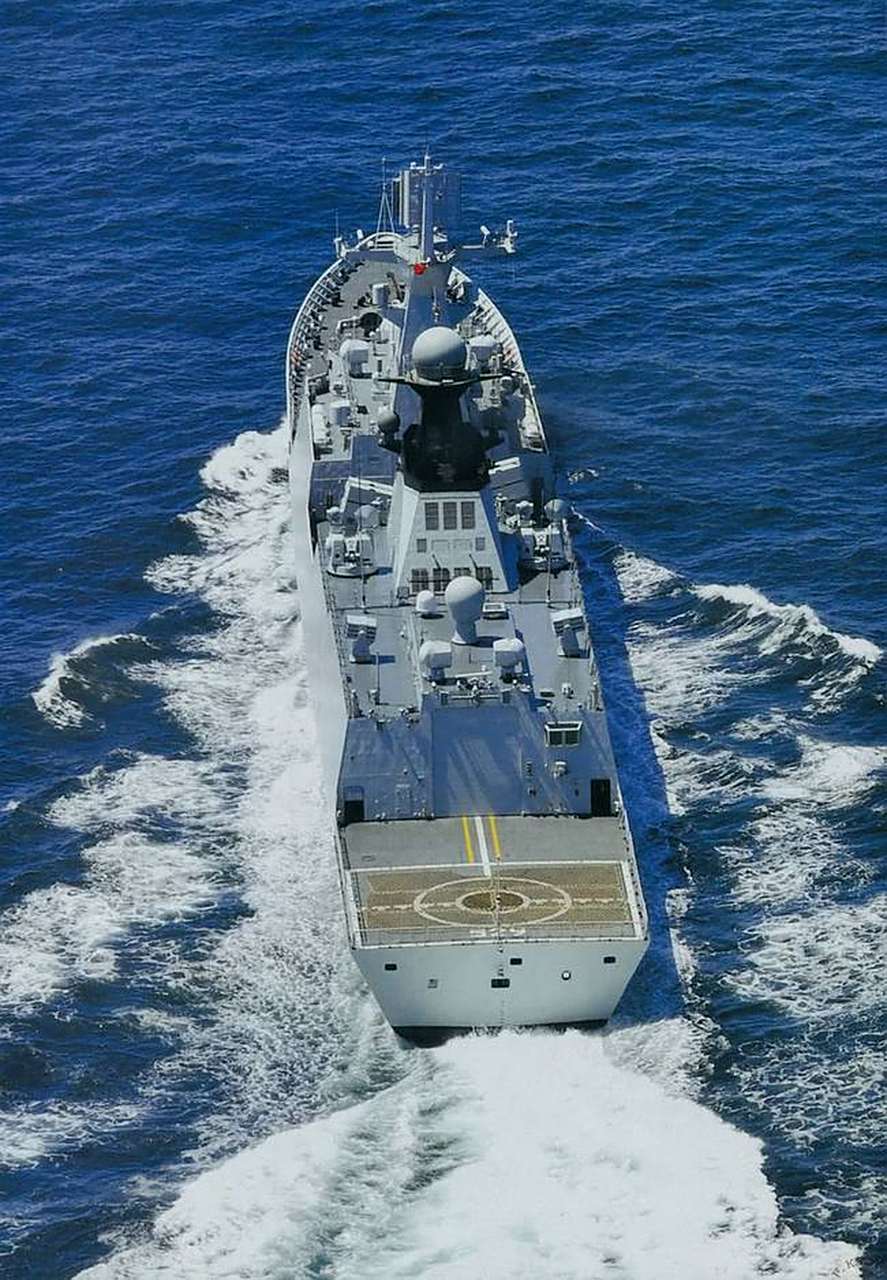 给大家贡献一组中国海军舰艇的俯视图,感受一下别样的霸气!