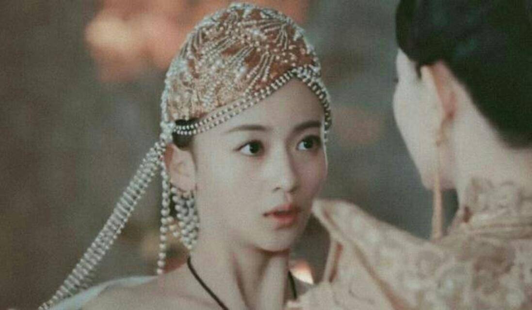 于正新剧《朝歌》即将热播,吴谨言饰演妲己被嘲似低配版的杨颖!