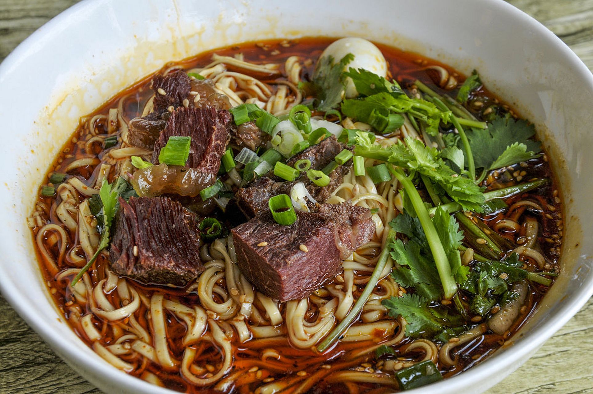 尽享美食,追寻健康生活![原文:老坛酸菜牛肉面的正宗做法]