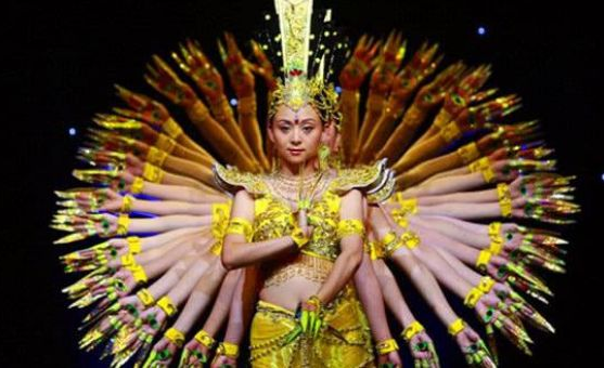 当年"千手观音"聋哑人领舞,被富豪苦追8年没动摇,如今成这样
