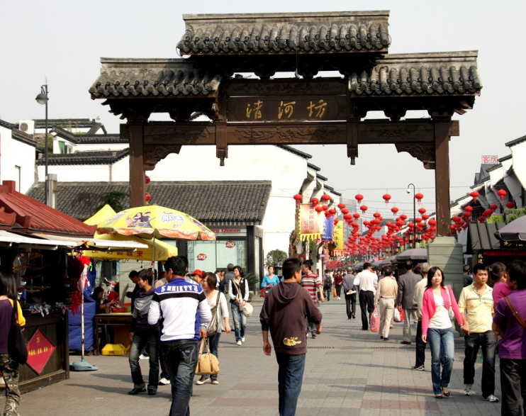 清河坊是杭州历史上最著名的街区,来杭州旅游的话可以去转转!