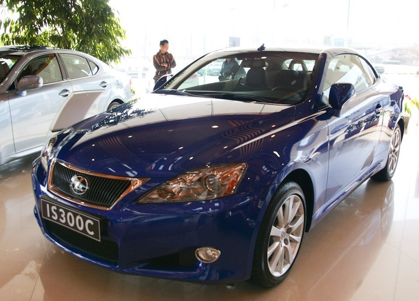 雷克萨斯is敞篷300c,颜值帅气还实惠,外观非常炫酷!