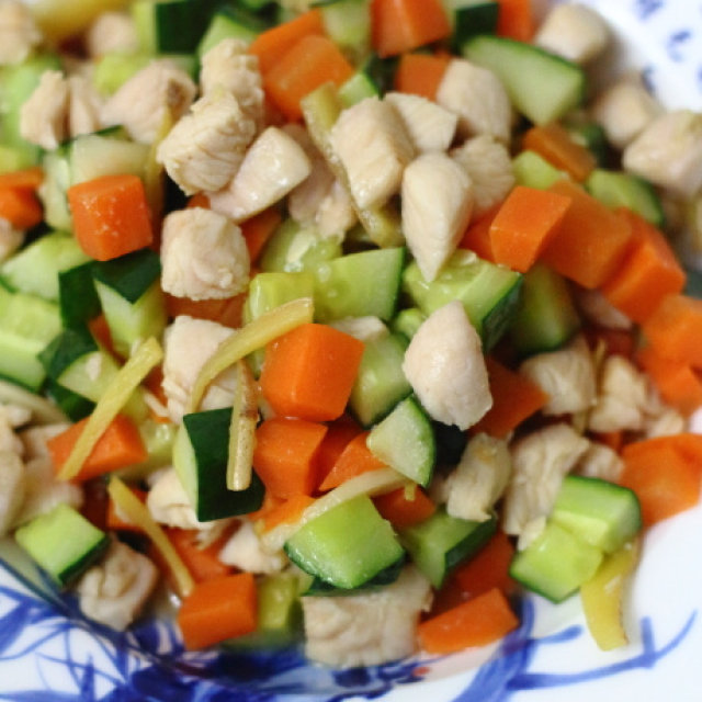 家常版清炒鸡丁,这样做鸡肉嫩滑q弹,下饭必备