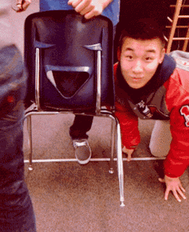 搞笑gif图:小伙子这辈子注定不会单身,单身狗们好好学学吧!