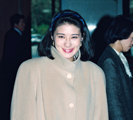 日本太子妃雅子婚前婚后照片,她为何从意气风发到如今日渐憔悴?