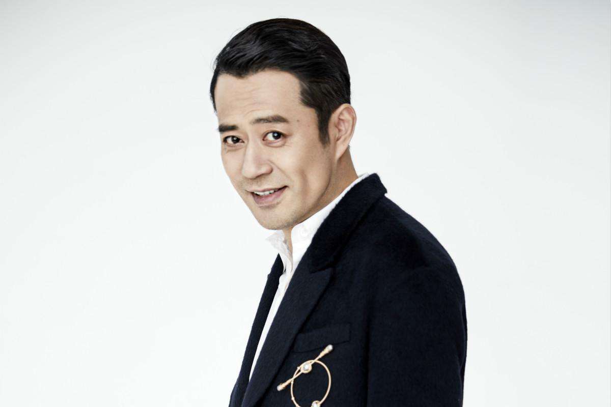 另外,刘钧还在《重案六组第三部》中饰演大反派王显民,那时候的盛老爹