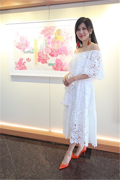 朱洁仪(donna)受邀出席某画展.