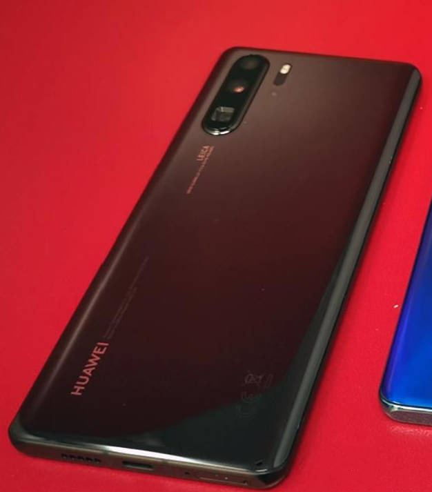 不久前华为在官方推特曝光了华为p30 lite的宣传视频,这里吐槽下,华为