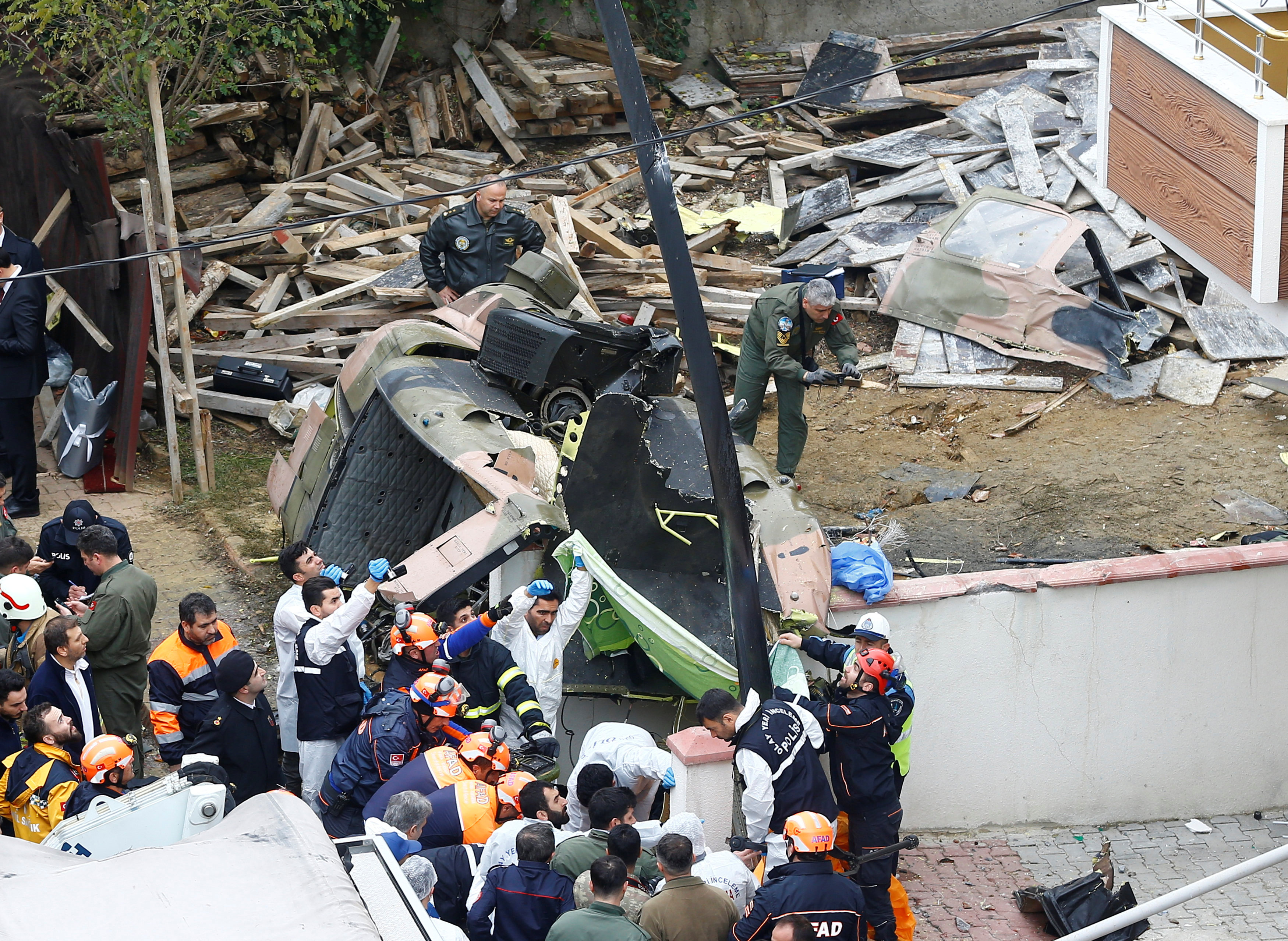 土耳其一军用直升机坠毁致4名军人丧生