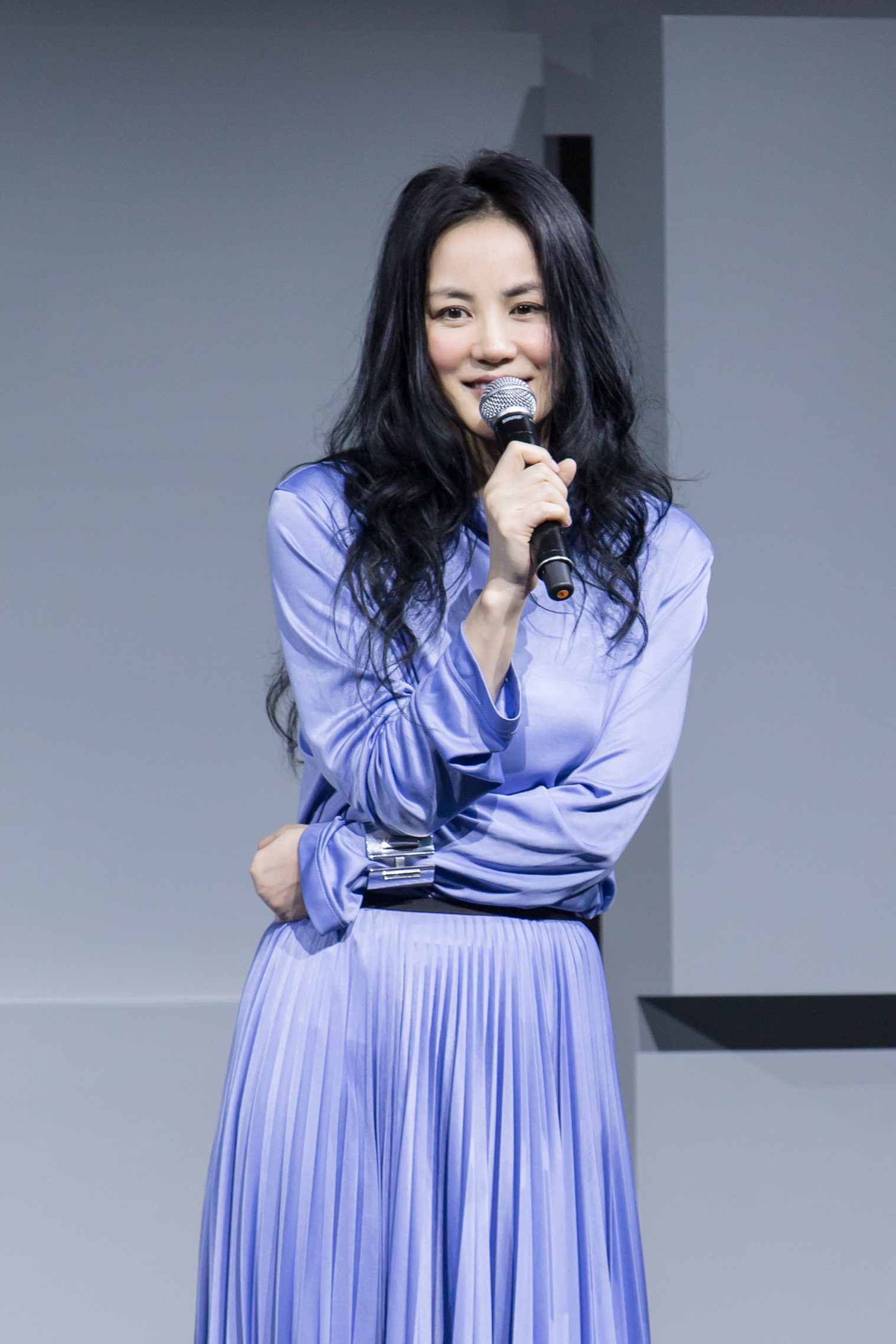 刘嘉玲仅用八个字吐槽王菲,不愧是闺蜜,网友:也就谢霆锋受得了