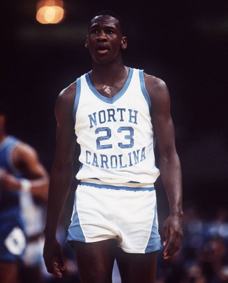 美媒发布乔丹北卡旧照:我们仍是曾经的孩童模样