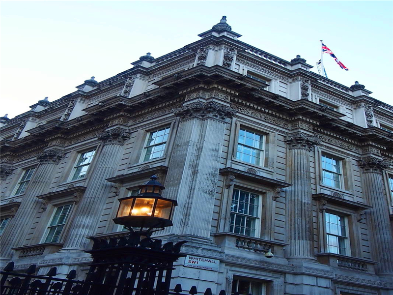 唐宁街10号除了是首相的官邸和首相的办公室外,首相的秘书,助理和顾问