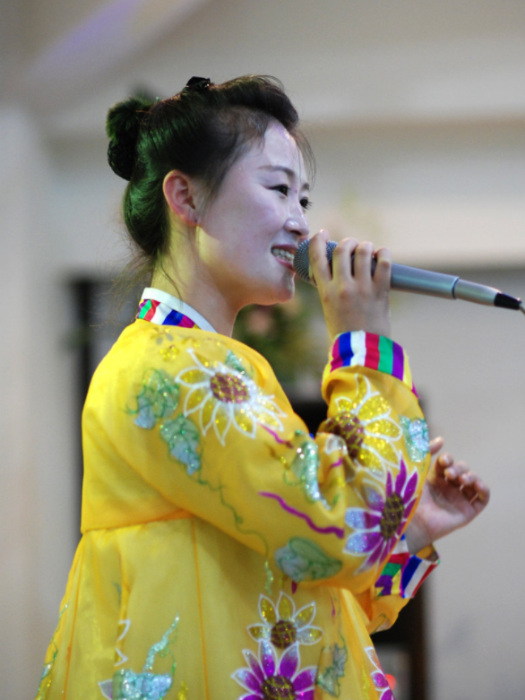 实拍不同风格的朝鲜姑娘,你最喜欢哪一种?