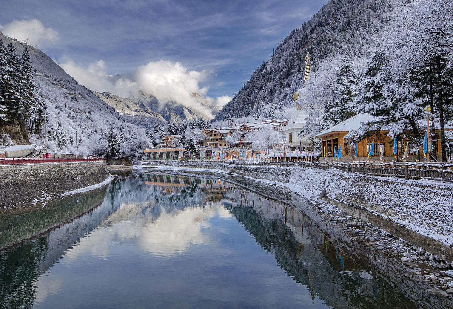 四川避暑胜地——海螺沟 海螺沟位于四川省甘孜藏族自治