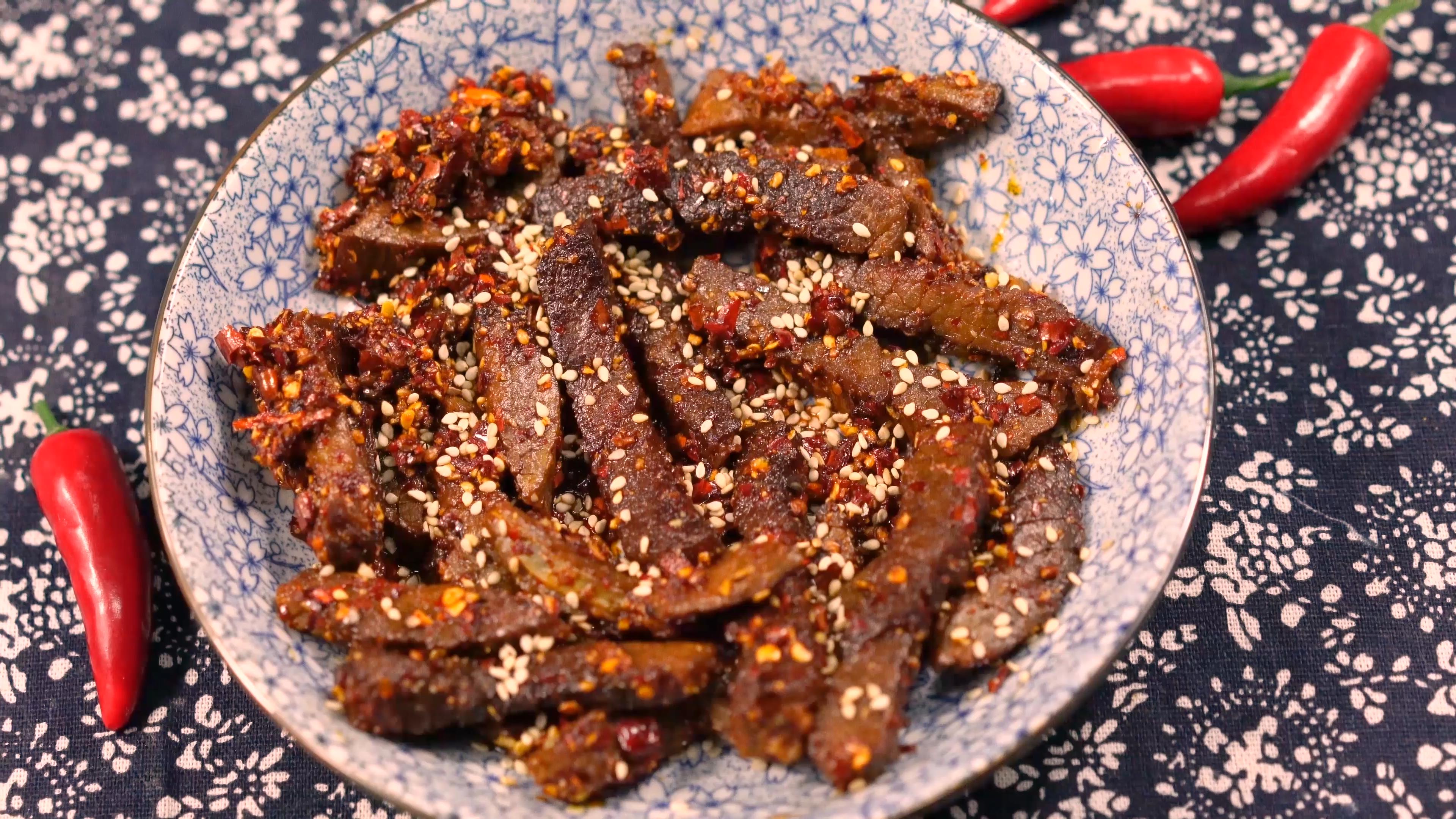 做冷吃牛肉,先煮还是先炒?10人做9人错,难怪牛肉又柴又不入味