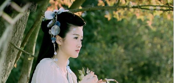 一界女将水碧,被溪风歌声所吸引,再见那刻感动众人