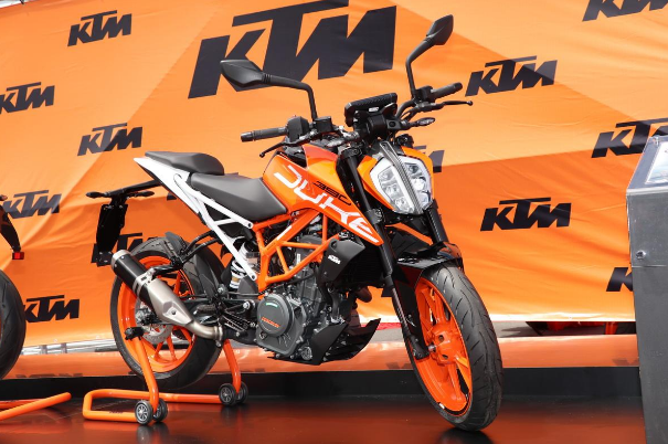 ktm duke 390 vs 川崎z400,谁更适合新手上班通勤载女朋友