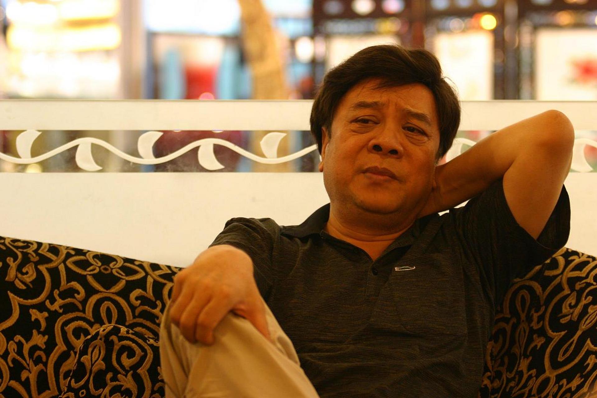 有女朋友没呢?赵方腼腆地说:"还没呢,萍姨.