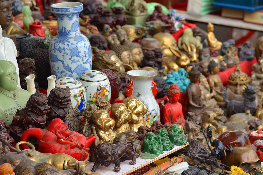 男子败家买古董,专家鉴定全是赝品,只剩一只酒杯时老婆愤怒离场