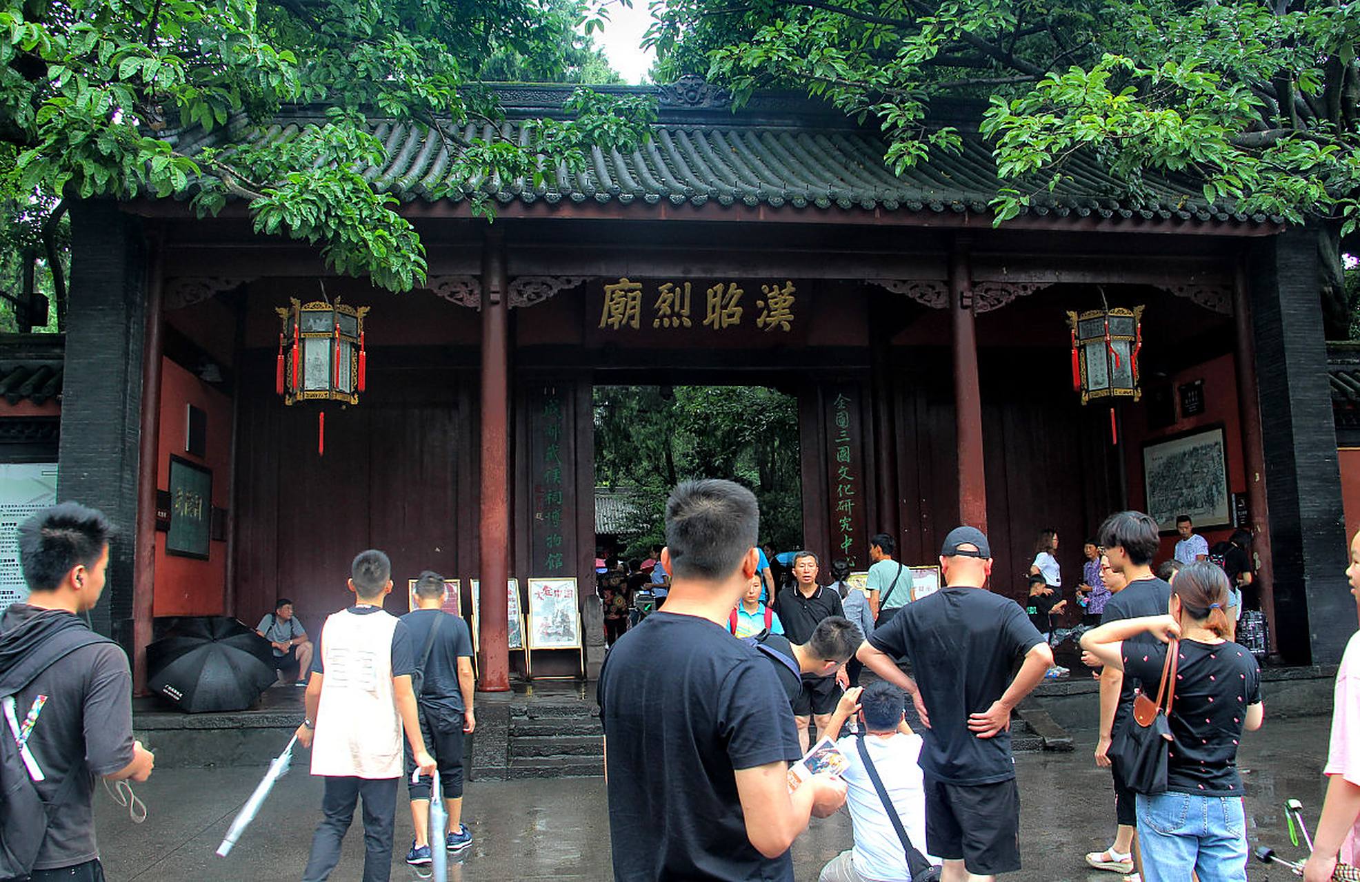 位于成都市武侯区的武侯祠,aaaa级全国重点文物保护单位,是秋天最佳