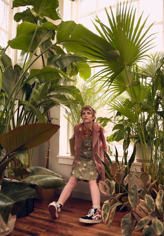 索菲·莉莉斯碎花系列大片来咯,少女感爆棚,时尚表现力太可