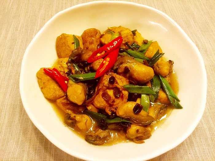 海鲜中的美味:海蛎烧豆腐,味道非常新鲜可口,又简单好学