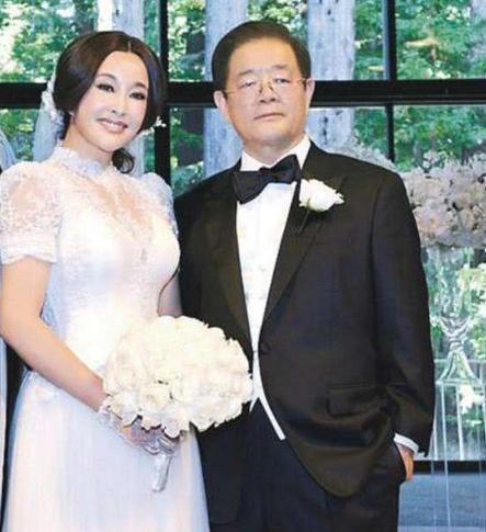 刘晓庆老公近照曝光,慈眉善目身价不菲,两人结婚7年超浪漫幸福