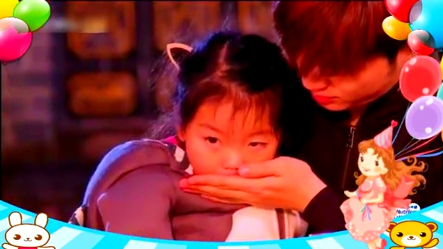 妈妈是超人:阿拉蕾和董爸爸亲昵的画面,承载着满满的幸福