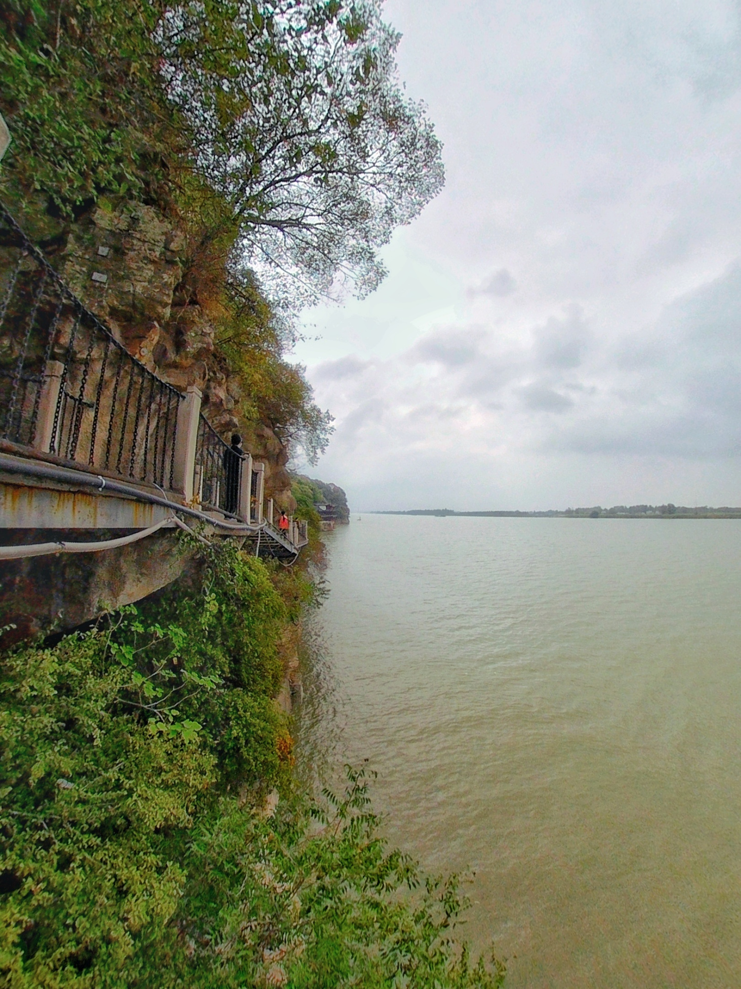 广角镜头下的马鞍山采石矶栈道,险峻雄伟,体验大江东去