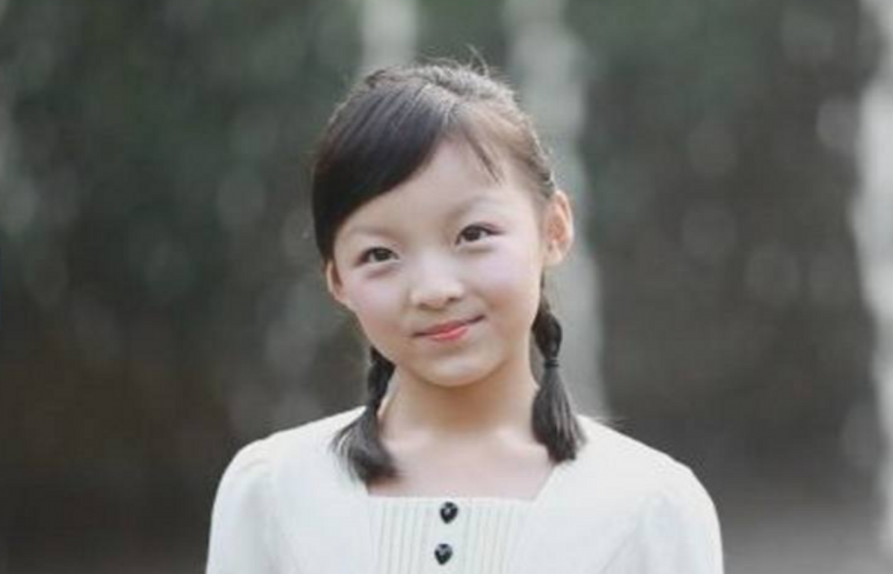 曾火遍大江南北女孩已经长大了,孔莹现在美得不像话!